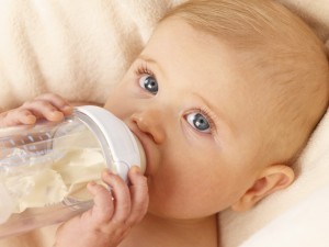 Sklo je zdravotně nezávadné - EU zakazuje plastové kojenecké lahve